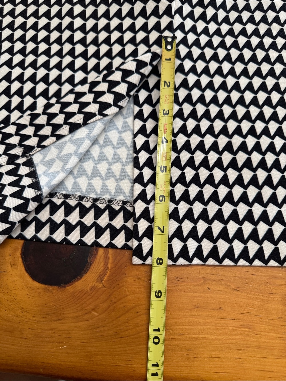 Banana Republic pencil skirt, black and ivory hounds tooth, - Picture 13 of 13